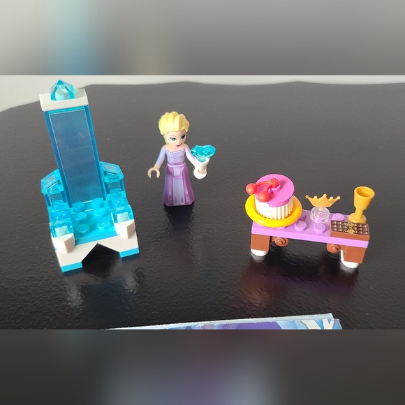 LEGO Disney Frozen 2 Elsa's Winter Throne 30553 - Picture 4 of 4